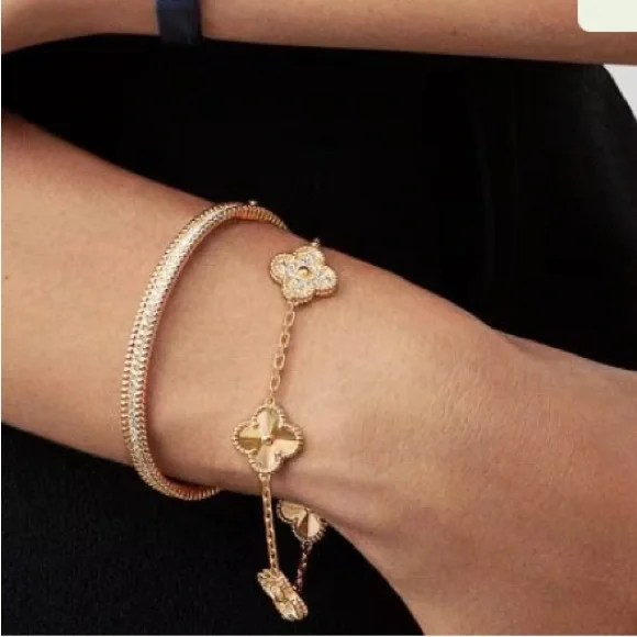 Clover Leaf Gold and Black Clover Bracelet - Picture 8 of 9